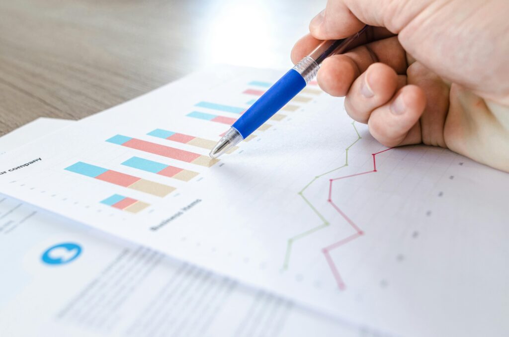 A zoomed in bar graph and chart